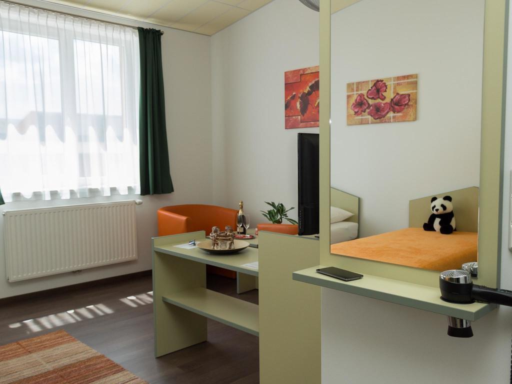Winrooms "Hotel&Appartement" Wiener Neustadt Exterior foto
